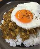 目玉焼きのせ、キーマカレー（透析食）