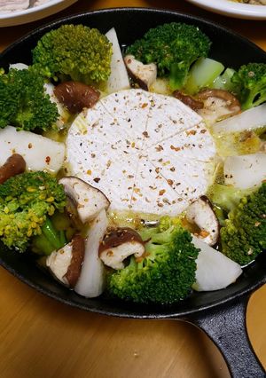 簡単カマンベールチーズのアヒージョ✨-レシピのメイン写真