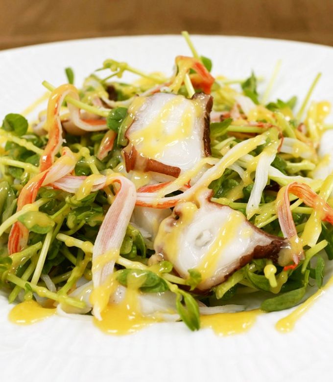 タコ・カニカマ・豆苗のからし酢みそサラダ by 株式会社藤商店
