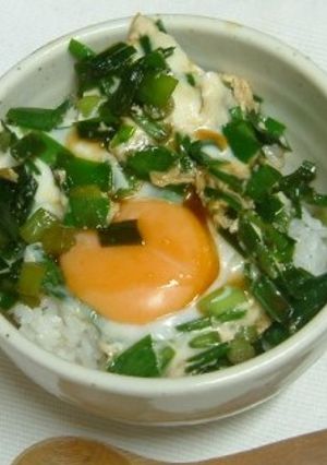 一人ランチ♪ニラ玉ミニ丼-レシピのメイン写真