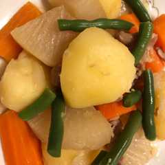 รูปของ いろいろ野菜の肉じゃが