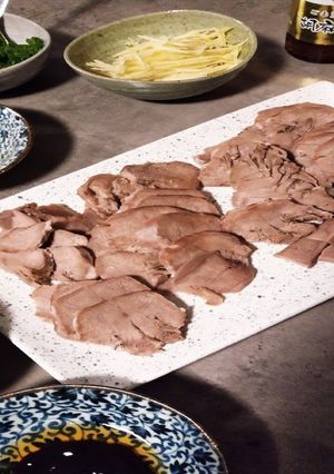 簡単茹でるだけ～茹で豚タンの台湾おつまみ-レシピのメイン写真