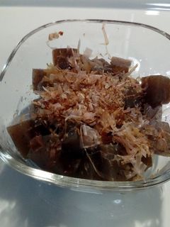 蒟蒻の甘辛煮鰹節乗せ。-レシピのメイン写真