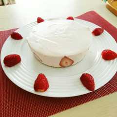 รูปของ いちごのレアチーズケーキ
