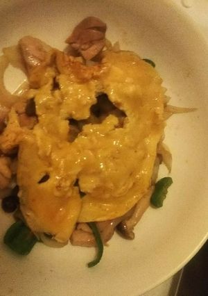 鶏肉と玉ねぎ、ピーマン、しめじ玉子のせ-レシピのメイン写真