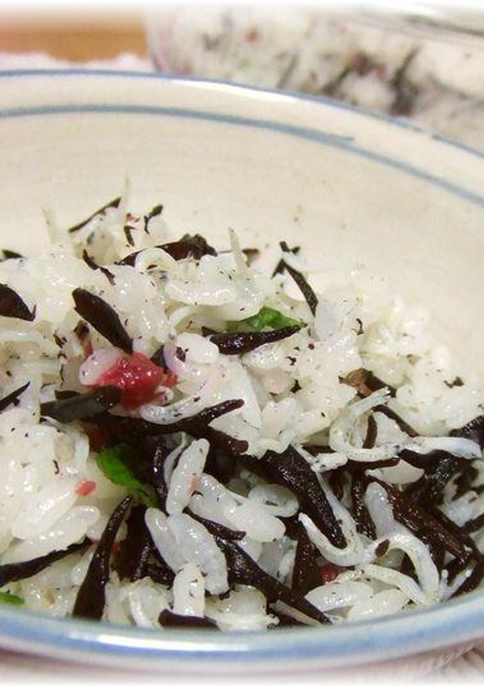 ひじきとしらすの梅ご飯-レシピのメイン写真