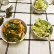 家族丼とサラダの盛り合わせ