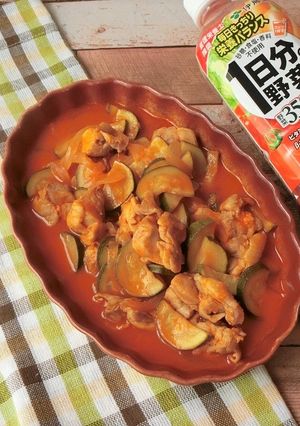 鶏肉とズッキーニの野菜ジュース煮-レシピのメイン写真