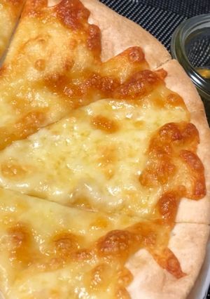 簡単すぎる！クアトロフォルマッジ風ピザ-レシピのメイン写真