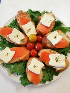 バゲット スモークサーモン 白カビチーズ-レシピのメイン写真