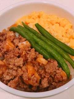 お麩でかさ増し肉そぼろの、3色そぼろ丼-レシピのメイン写真