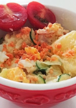 いつものポテサラに鮭フレークをトッピング-レシピのメイン写真