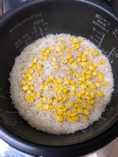 もち麦入り☆炊飯器でずぼらコーンご飯-レシピのメイン写真