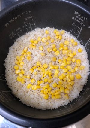 もち麦入り☆炊飯器でずぼらコーンご飯-レシピのメイン写真