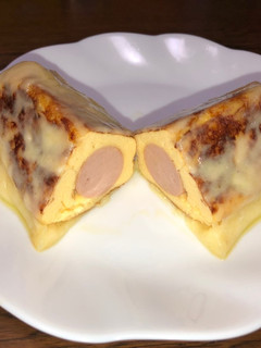 チーズで巻いてソーセージが入った卵焼き-レシピのメイン写真