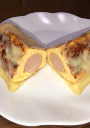 チーズで巻いてソーセージが入った卵焼き-レシピのメイン写真