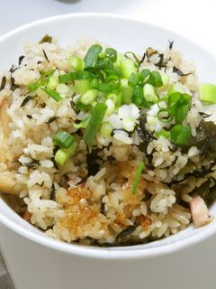 芽ヒジキとワカメのピラフ風炊き込みご飯-レシピのメイン写真