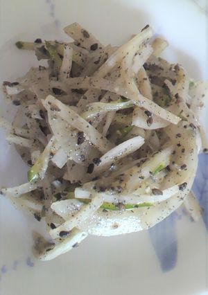 玉ねぎ、大根、胡瓜、ゴマのポン酢サラダ-レシピのメイン写真
