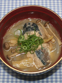 テレビで紹介☆サバ缶と乾燥しめじで味噌汁-レシピのメイン写真