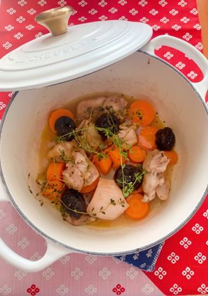 鶏肉と人参、プルーンの白ワイン煮-レシピのメイン写真