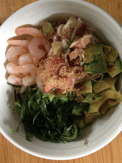 薬味たっぷりエビとアボガドの素麺-レシピのメイン写真