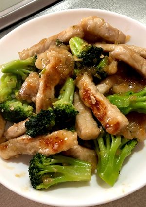 豚ロースステーキ肉とブロッコリーの炒め-レシピのメイン写真