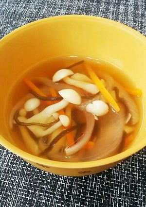 きのこと野菜の、塩昆布で優しいお吸い物。-レシピのメイン写真