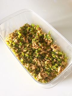蕪の葉とひき肉のおにぎりか混ぜ込み具材-レシピのメイン写真