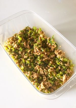 蕪の葉とひき肉のおにぎりか混ぜ込み具材-レシピのメイン写真