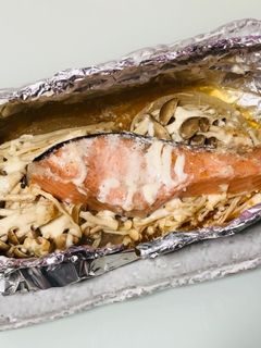 マヨバタぽん酢で鮭ときのこのホイル焼き-レシピのメイン写真