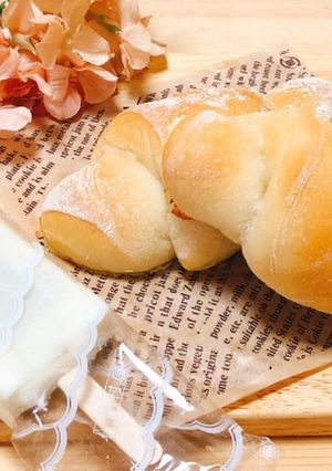 え！？♡練乳小豆アイス入りパン？-レシピのメイン写真