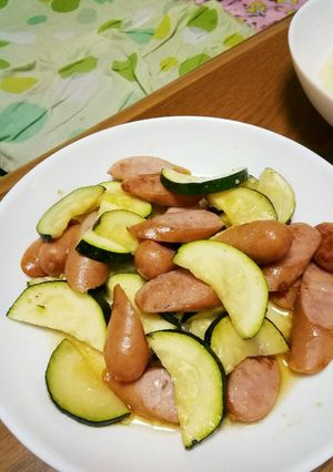 簡単味付け！ズッキーニとウインナー炒め-レシピのメイン写真