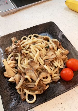フライパン1つ材料費150円舞茸うどん-レシピのメイン写真