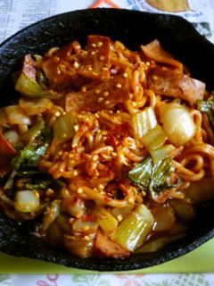チンゲン菜+ハムのナポリタン焼きうどん-レシピのメイン写真