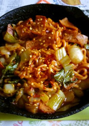 チンゲン菜+ハムのナポリタン焼きうどん-レシピのメイン写真