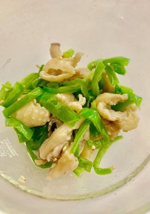 ピーマンと鶏皮で簡単おつまみ！-レシピのメイン写真