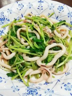 豆苗とイカの爽やかバジルレモン炒め。-レシピのメイン写真