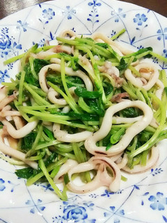 豆苗とイカの爽やかバジルレモン炒め。-レシピのメイン写真