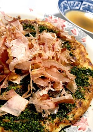 出汁をつけていただきます！和風お好み焼き-レシピのメイン写真