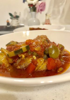 トマト缶で作る鶏肉の簡単バスク風煮込-レシピのメイン写真