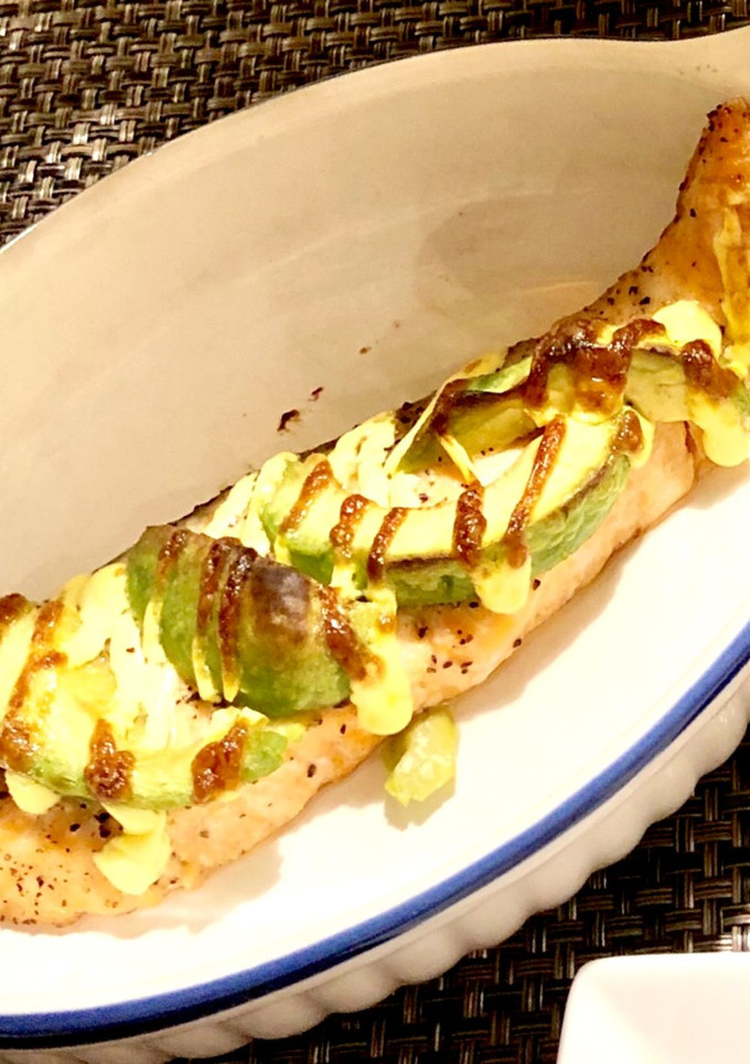 サーモンとアボカドのマヨネーズ焼き-レシピのメイン写真