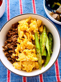 作り置きそぼろで三色丼！-レシピのメイン写真