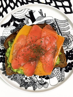アボカドとサーモンのトースト♪-レシピのメイン写真