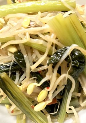 ピリ辛!大豆もやしと小松菜の炒めもの-レシピのメイン写真