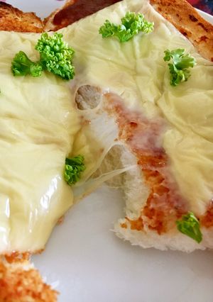 トマトソースで簡単ピザトースト-レシピのメイン写真