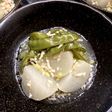 カブと絹さやのとろとろあんかけそばろ煮