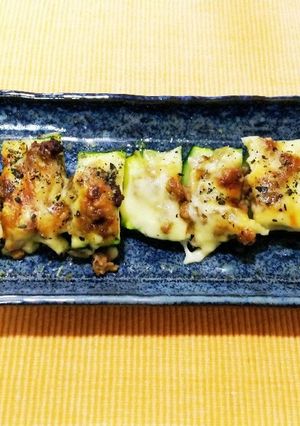 ズッキーニのひき肉カレー乗せチーズ焼き-レシピのメイン写真