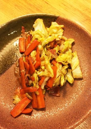 キャベツと人参とベーコンの野菜炒め-レシピのメイン写真