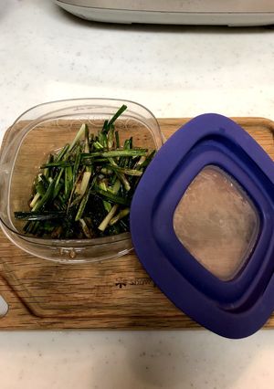 簡単！＊エシャロットの葉のアンチョビ炒め-レシピのメイン写真
