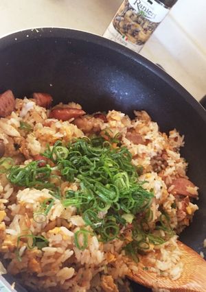 簡単★ニンニク豚肉ネギウインナーの炒飯！-レシピのメイン写真